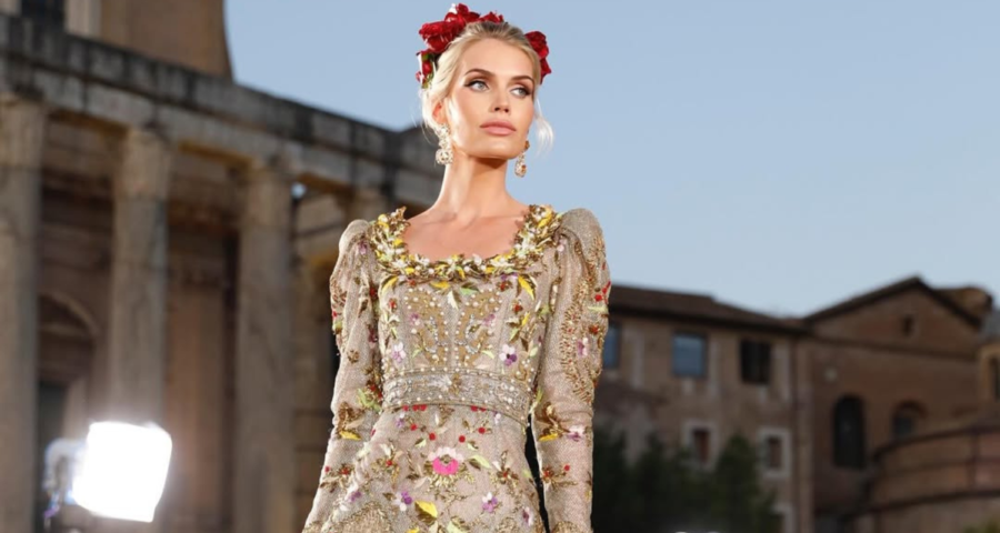 Kitty Spencer deslumbra en Dolce & Gabbana en Roma