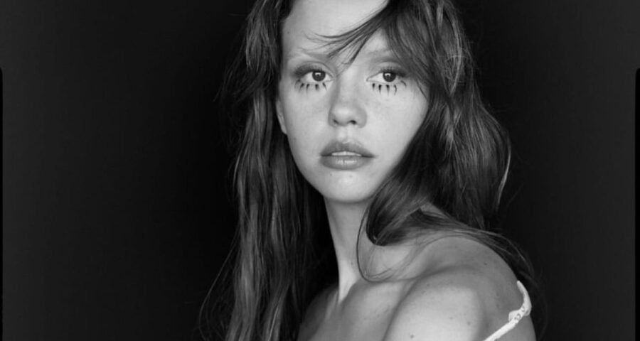 Mia Goth: biografía y carrera de la actriz de Frankenstein