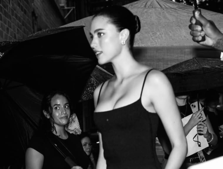 Margaret Qualley: el vestido negro de Chanel que marca tendencia