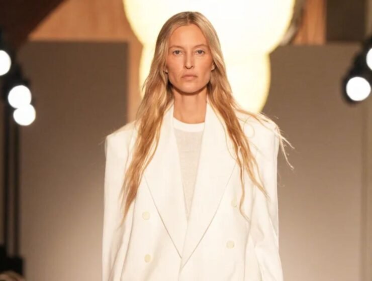 Michael Kors SS26: Moda femenina elegante y sofisticada