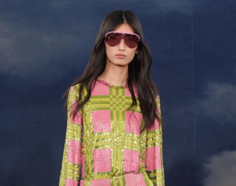 Descubre Burberry SS26: colección vibrante inspirada en la música