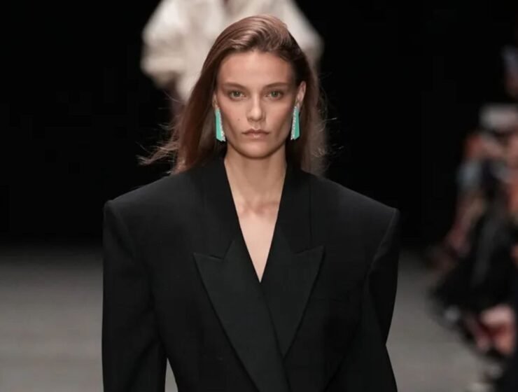 Stella McCartney SS26: Siluetas oversize y moda sostenible