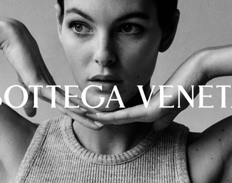 Campana de Bottega Veneta: Diseño y artesanía en un tote icónico