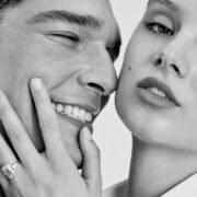 Suarez reinventa sus icónicos solitarios y alianzas de compromiso