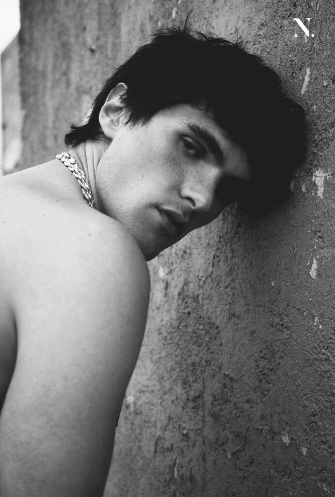 El cuerpo como manifiesto: moda entre luz y sombra