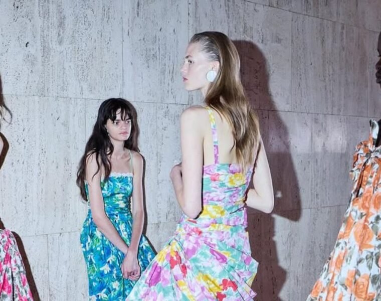 Chloé SS26: vestidos florales y feminidad moderna