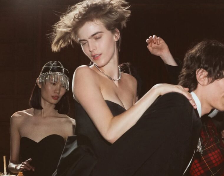 Campaña navideña McQueen 2025: tradición y estilo art déco