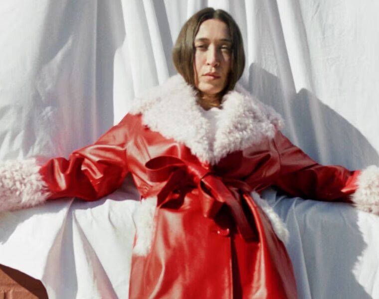 La nueva colaboración de Alana Hadid con Onar Studios