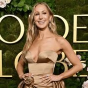 Nikki Glaser: Comediante y Anfitriona de los Globos de Oro 2026