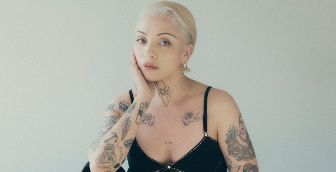 Mon Laferte femme fatale: el nuevo álbum de la cantante chilena