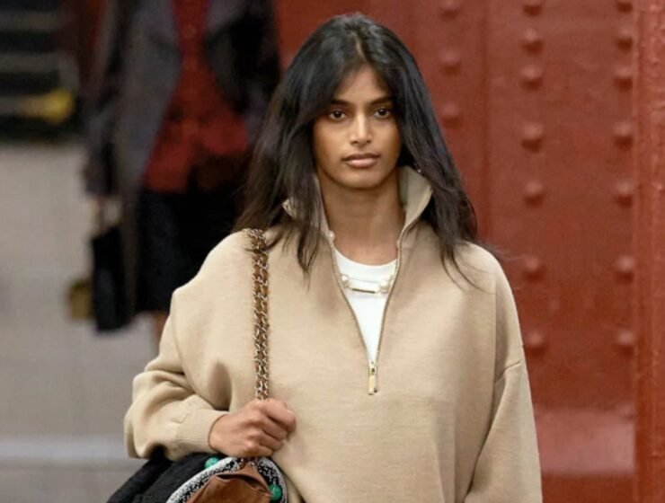 La modelo de CHANEL descubierta en el metro: la historia de Bhavitha Mandava