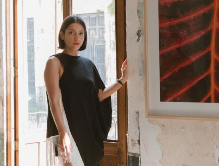 El estilo de Michelle Aubert se define por una estética depurada y consciente, donde cada elemento visual responde a una narrativa clara.