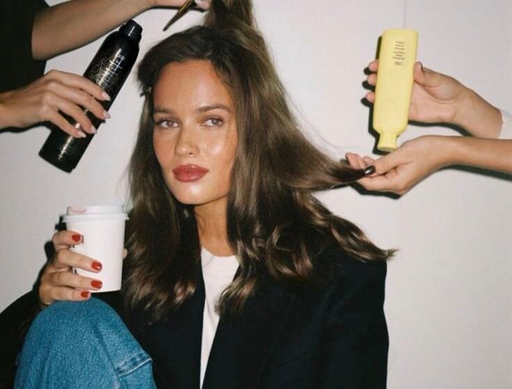 Descubre cómo los texture sprays ayudan a darle volumen y textura al cabello de forma rápida, ligera y sin esfuerzo.