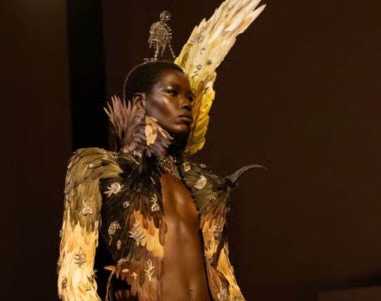 Schiaparelli Haute Couture Week 2026: La Agonía y el Éxtasis