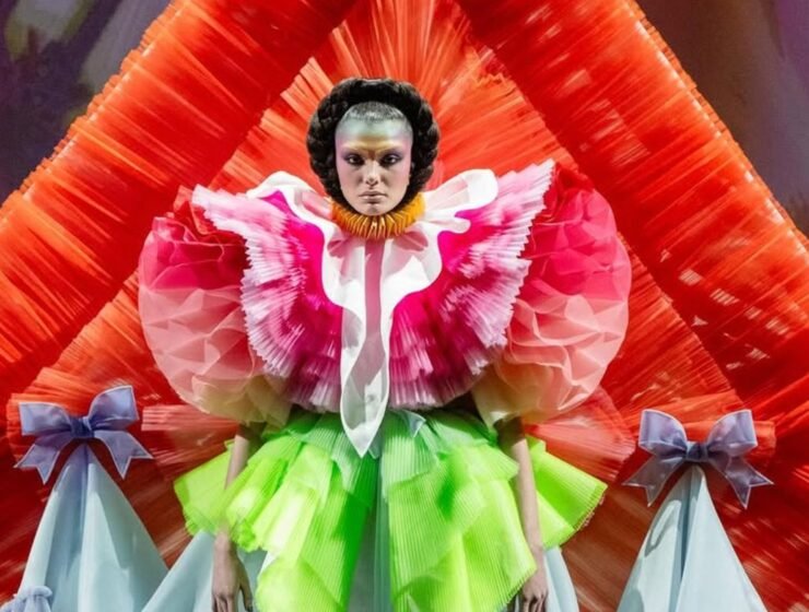 Viktor & Rolf SS26 Alta Costura: Moda en Movimiento