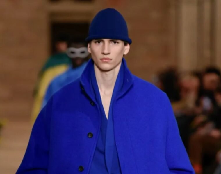 Issey Miyake Otoño-Invierno 2026: Minimalismo radical en París