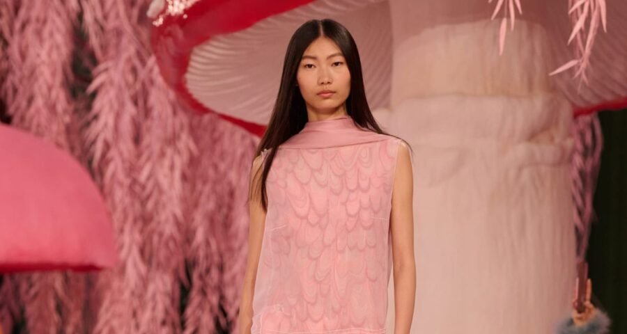 Alta costura de Chanel 2026: inspiración natural y sastrería etérea
