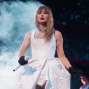 El labial rojo de Taylor Swift: descubre su lip combo tan deseado