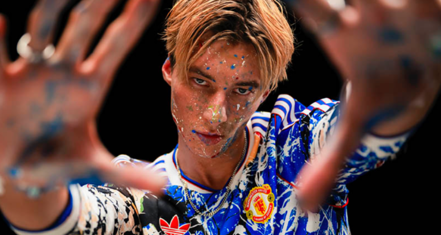 adidas presenta Manchester United x The Stone Roses: fútbol y música se unen en una colección icónica