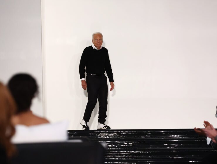 Descubre quién es Ralph Lauren, el diseñador estadounidense que transformó la moda en un estilo de vida y redefinió la elegancia clásica a nivel global.