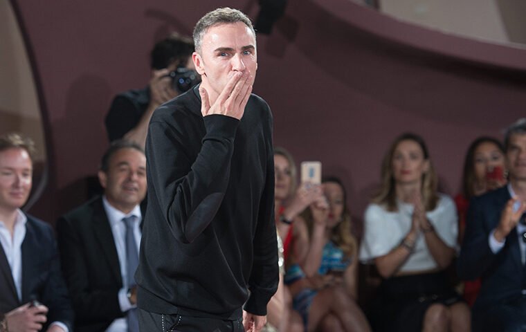 ¿Quién es Raf Simons? El diseñador que redefinió la moda