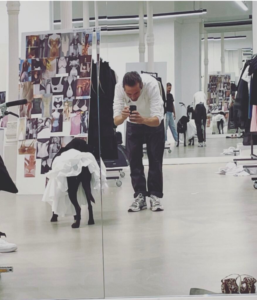 Pieter Mulier llega a Versace: quién es y qué significa su llegada