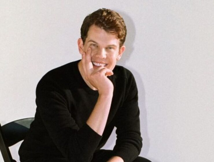 Wes Gordon: Todo sobre el Director Creativo de Carolina Herrera