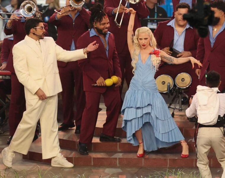 Los mejores looks del Halftime Show del Super Bowl 2026