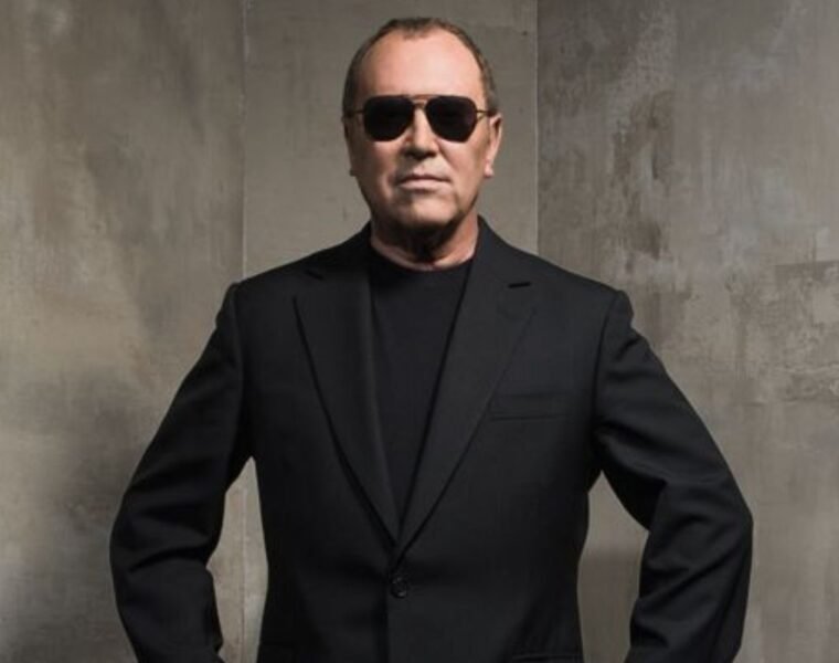 Michael Kors: Historia, estilo y legado del diseñador de lujo