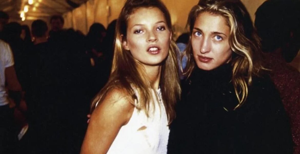 ¿Carolyn Bessette descubrió a Kate Moss? La historia real