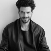 Quién es François Arnaud: biografía y trayectoria del actor