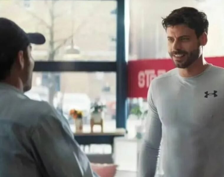 La playera Under Armour de Scott Hunter en Heated Rivalry