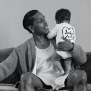 Travis Scott y Stormi para la campaña del día del padre de Bottega Veneta.