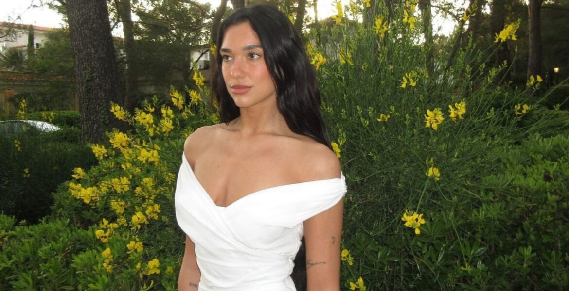 Dua Lipa y el posible vestido de novia diseñado por Donatella Versace