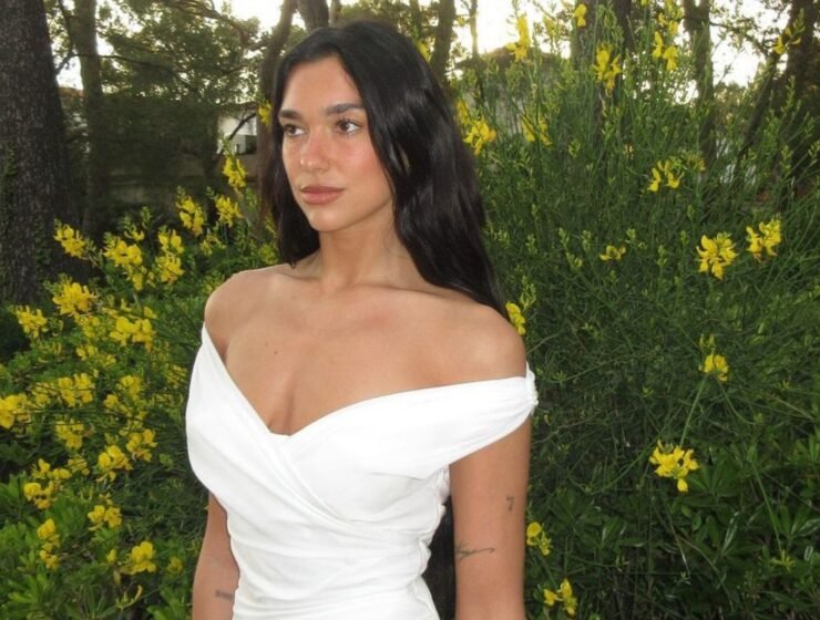 Dua Lipa y el posible vestido de novia diseñado por Donatella Versace