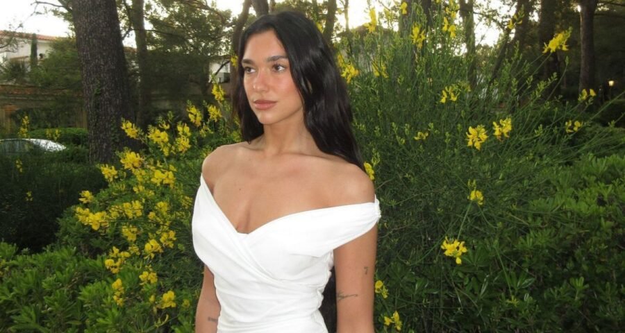 Dua Lipa y el posible vestido de novia diseñado por Donatella Versace
