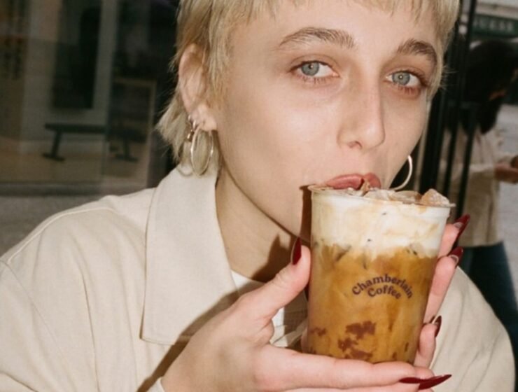El café de Emma Chamberlain: qué es Chamberlain Coffee
