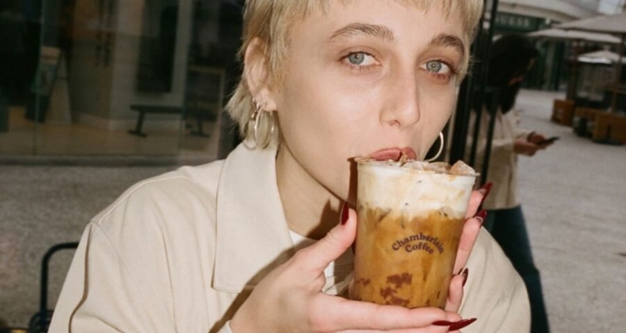 El café de Emma Chamberlain: qué es Chamberlain Coffee
