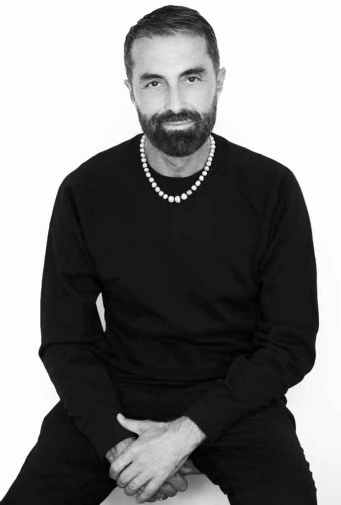 Giambattista Valli recompra su firma a Artémis.
