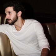 Yorghaki presenta su nueva era con el álbum ‘Antes de que sea tarde’
