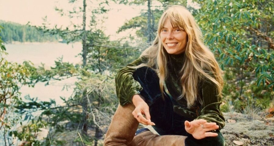 Joni Mitchell: biografía, estilo musical y legado de una leyenda