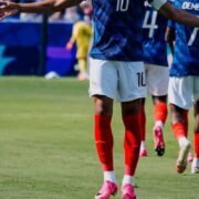 ¿Por qué todos los futbolistas llevan tenis rosas en el Mundial 2026?