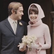 Novias que no vistieron de blanco: las celebridades más icónicas