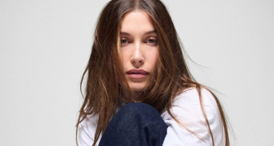 Hailey Bieber x GAP: la colección de jeans inspirada en 1996