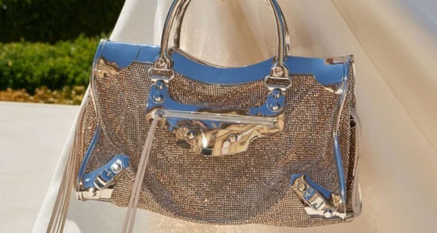 Historia del City Bag: origen, celebridades y regreso en la Haute Couture