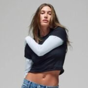 Hailey Bieber x GAP: la colección de jeans inspirada en 1996