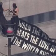 ¿Quiénes son las personas que escalaron la antena del Empire State Building?