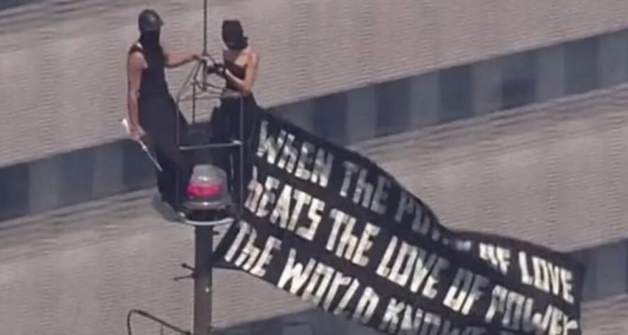 ¿Quiénes son las personas que escalaron la antena del Empire State Building?