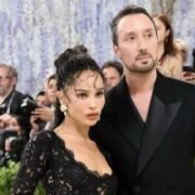 Anthony Vaccarello cumple 10 años en Saint Laurent