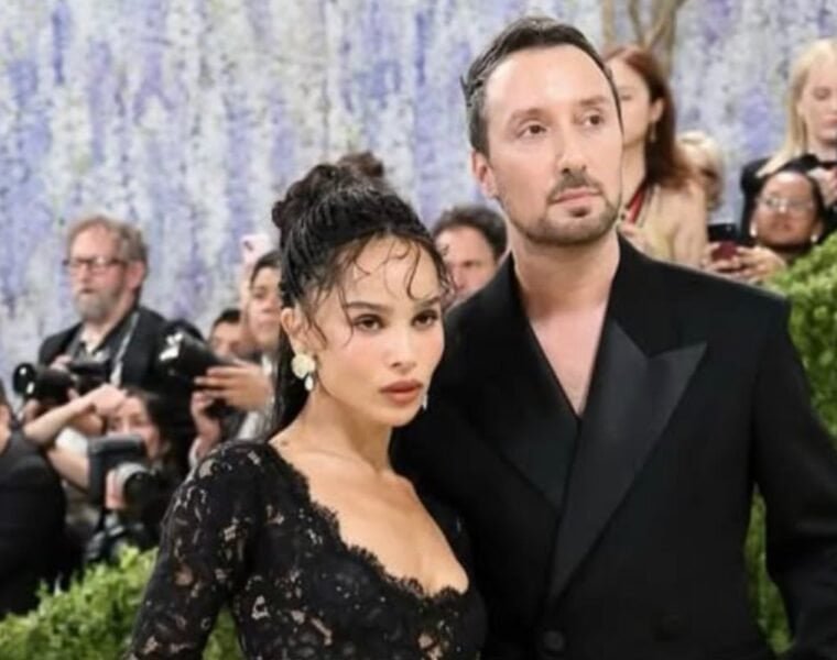 Anthony Vaccarello cumple 10 años en Saint Laurent